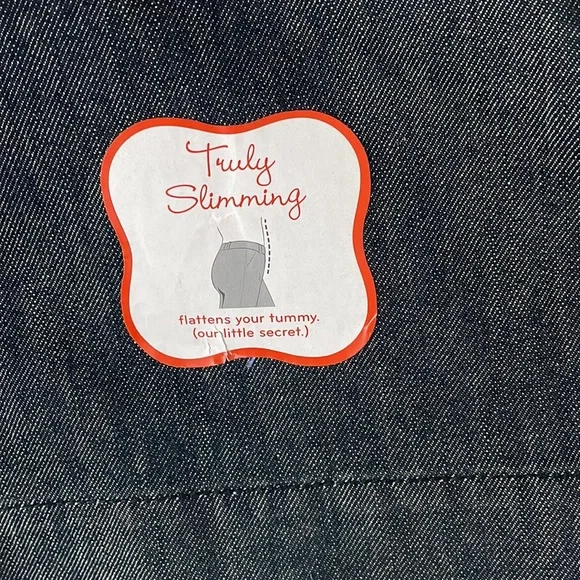 Dockers Denim Truly Slimming Shorts Women’s Size 10. - Picture 5 of 11